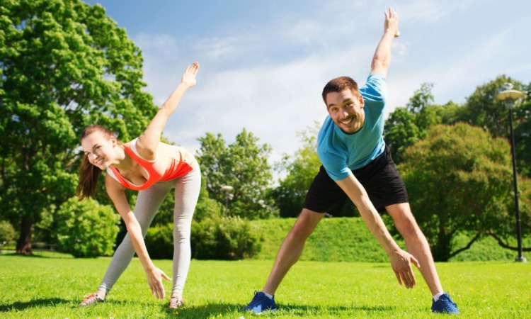 浓眉复出轻松12分丁威迪16+12 独行侠送篮网4连败